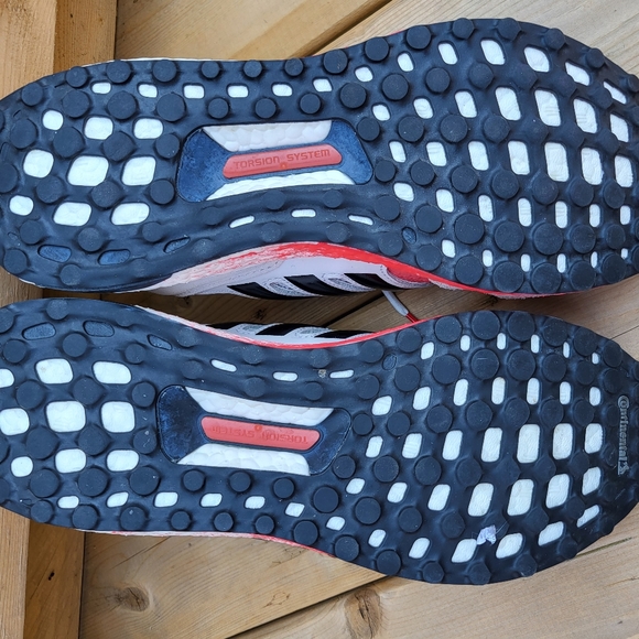 Adidas Ultra Boost Red & Off White - Picture 6 of 6
